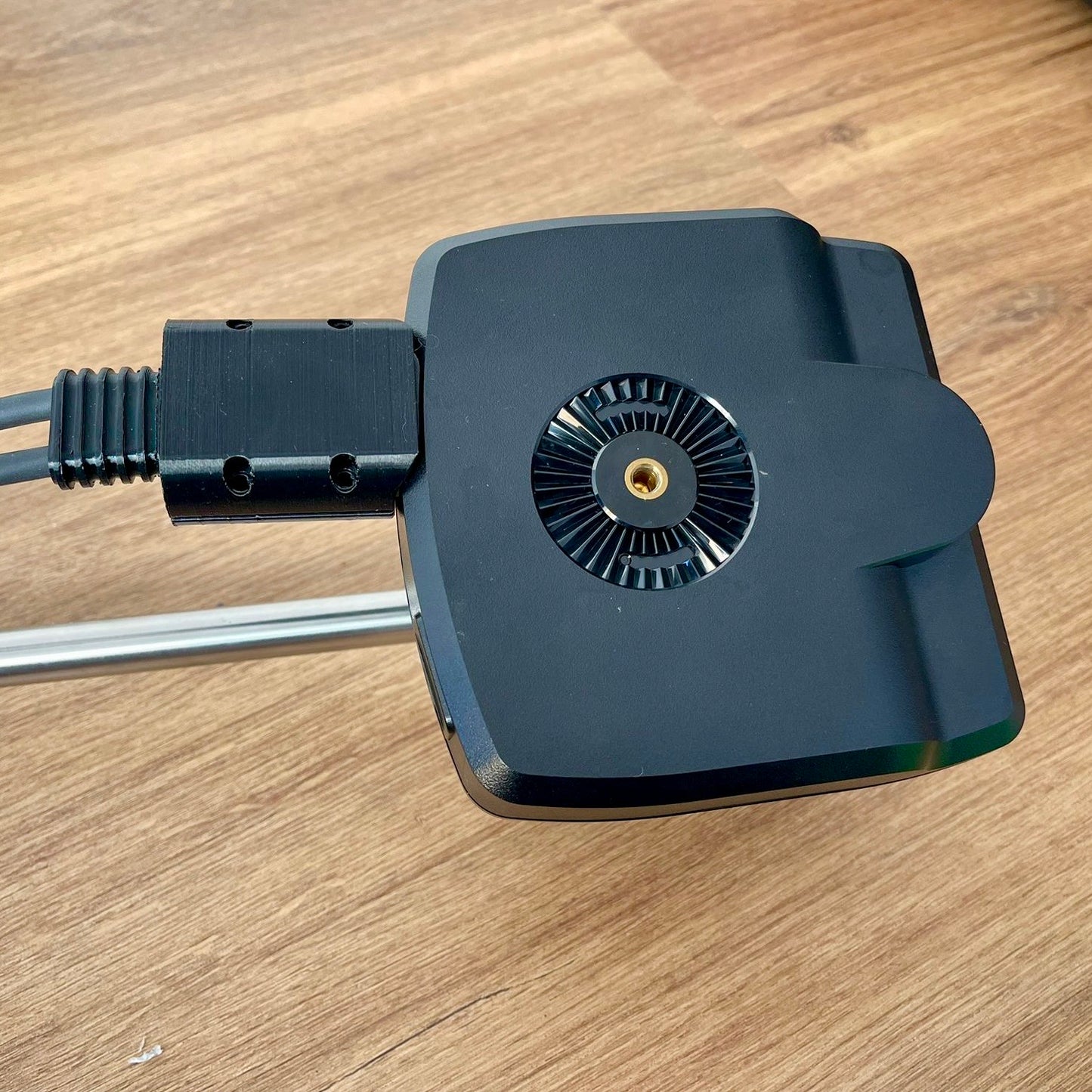 Geber-Kabelschutz für humminbird Mega Live 2 Montageansicht am Geber