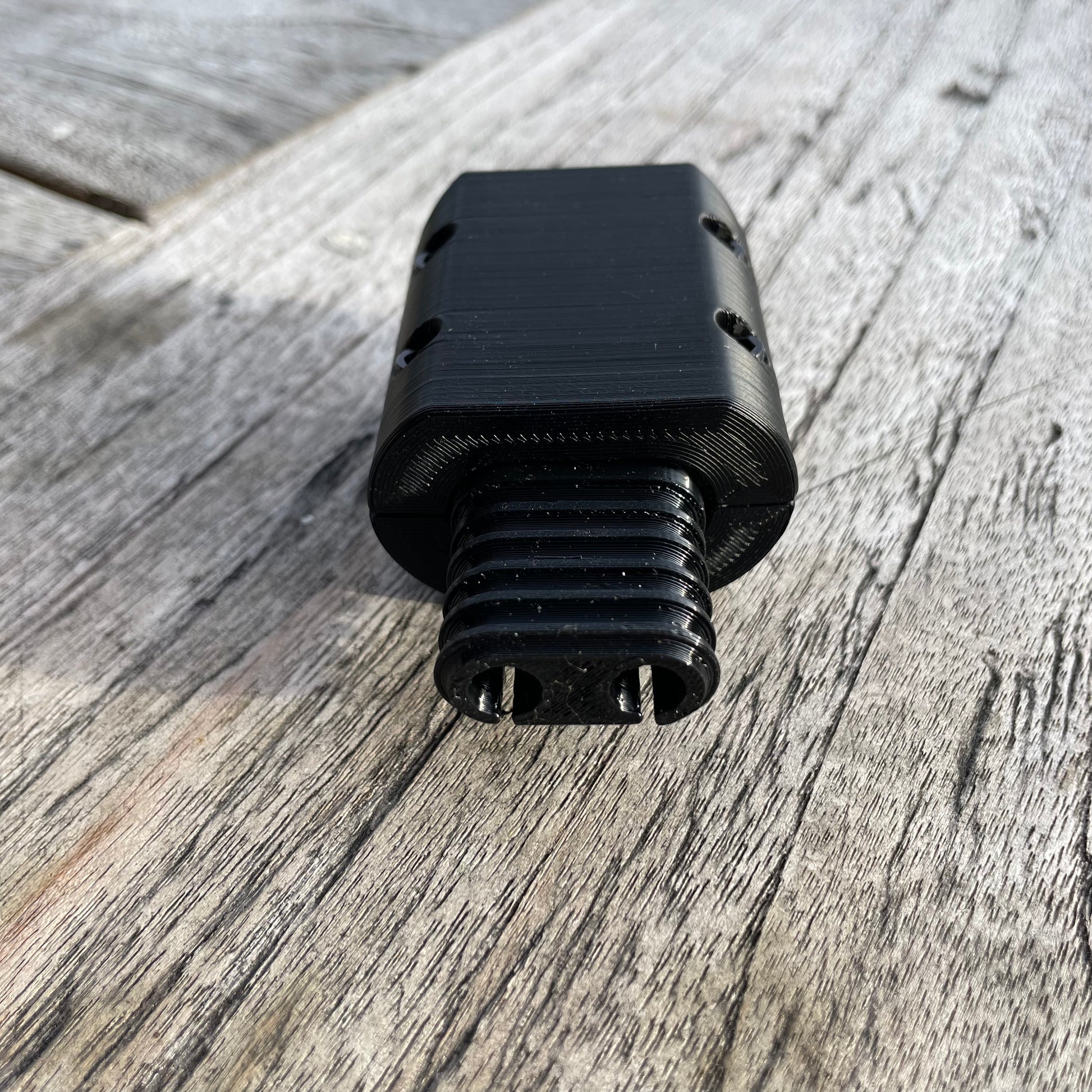 Geber-Kabelschutz für Humminbird Mega Live 2 Frontalansicht