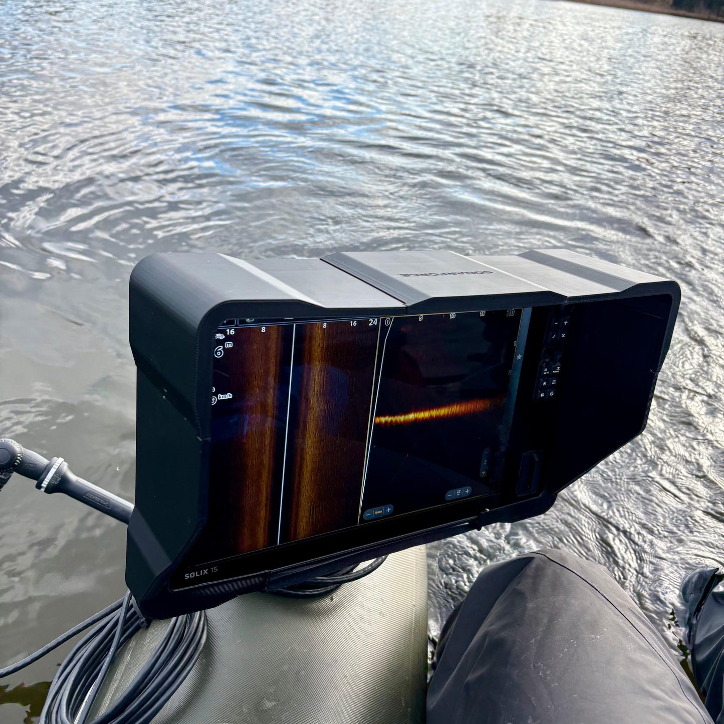 SonarForce Sun Visor für Humminbird Solix, Frontansicht links