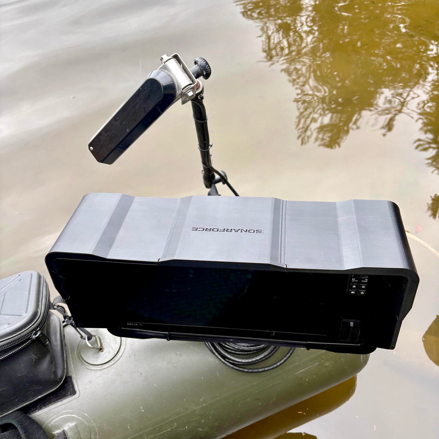 SonarForce Sun Visor, Sonnenschutzblende für Humminbird Solix, detailansicht von oben