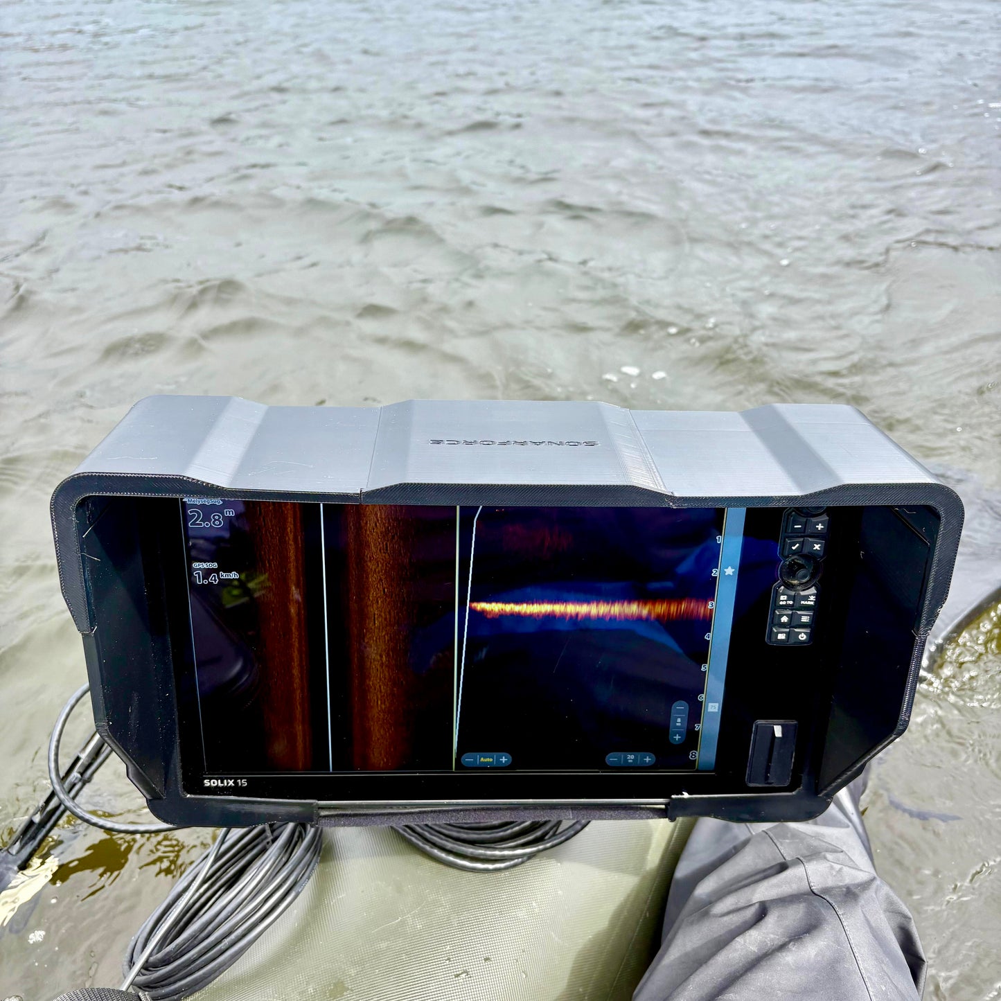 SonarForce Sun Visor, Sonnenschutzblende für Humminbird Solix, Frontalansicht oben