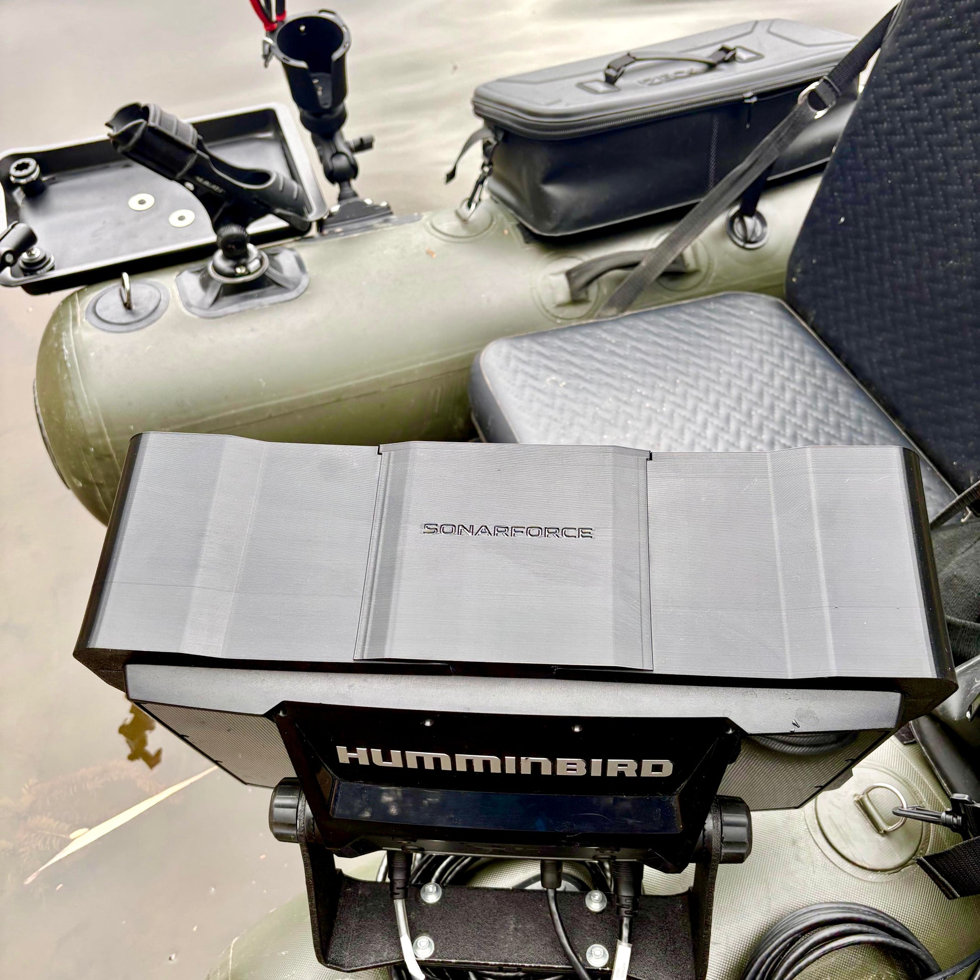 SonarForce Sun Visor, Sonnenschutzblende für Humminbird Solix, Detailansicht Logo