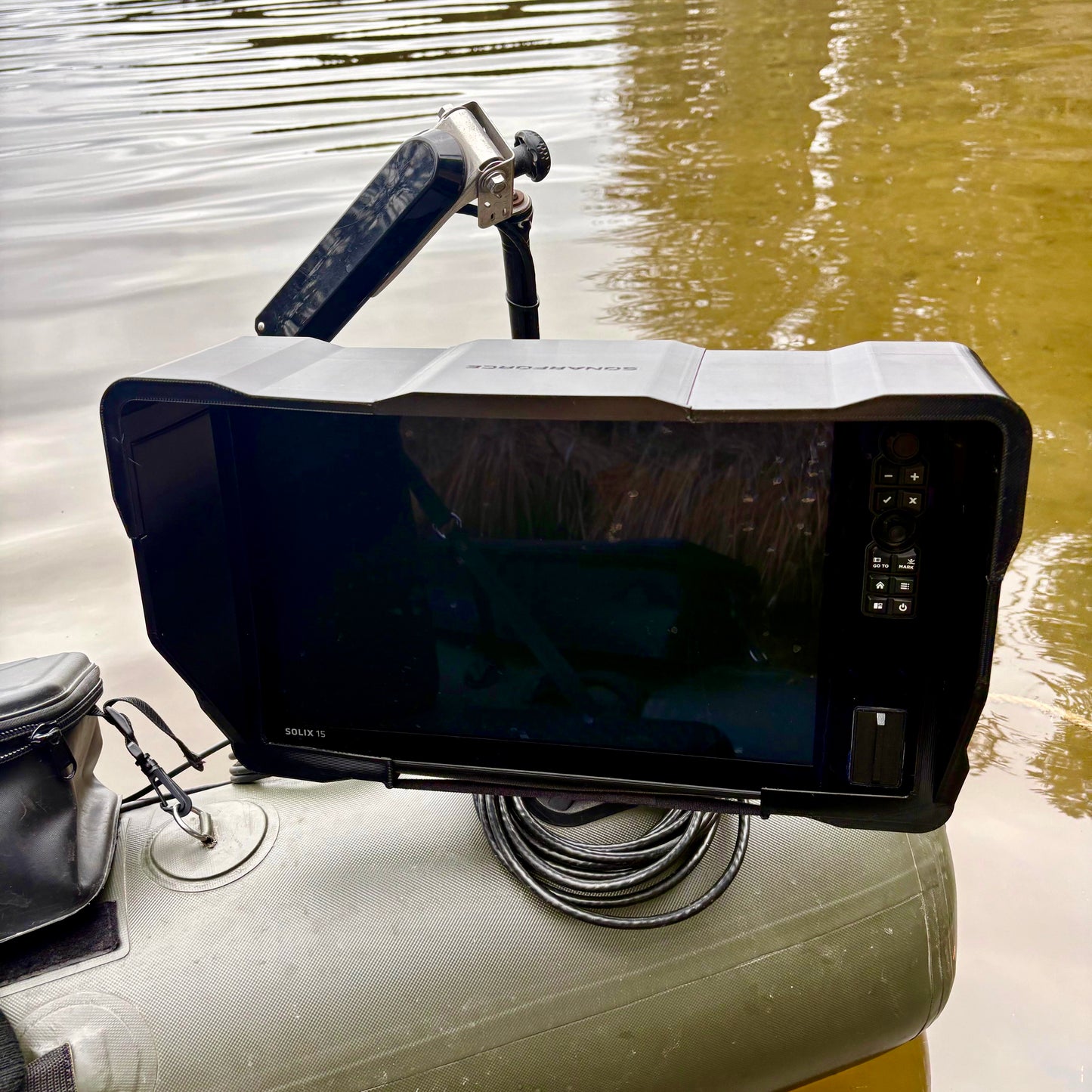 SonarForce Sun Visor, Sonnenschutzblende für Humminbird Solix, Ansicht Frontal schräg