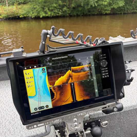 Sun Visor für das Humminbird Xplore Echolot, Detailaufnahme frontal