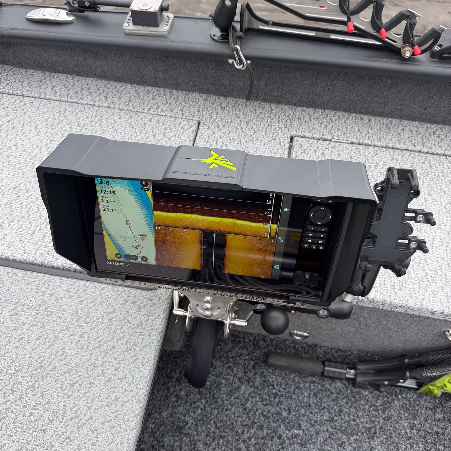 Sun Visor Sonnenblende für das Humminbird Xplore Echolot, Detailaufnahme oben