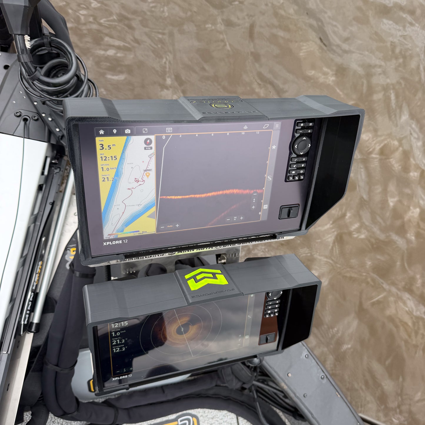 Sun Visor Sonnenblende für das Humminbird Xplore Echolot, Detailaufnahme Setup von oben