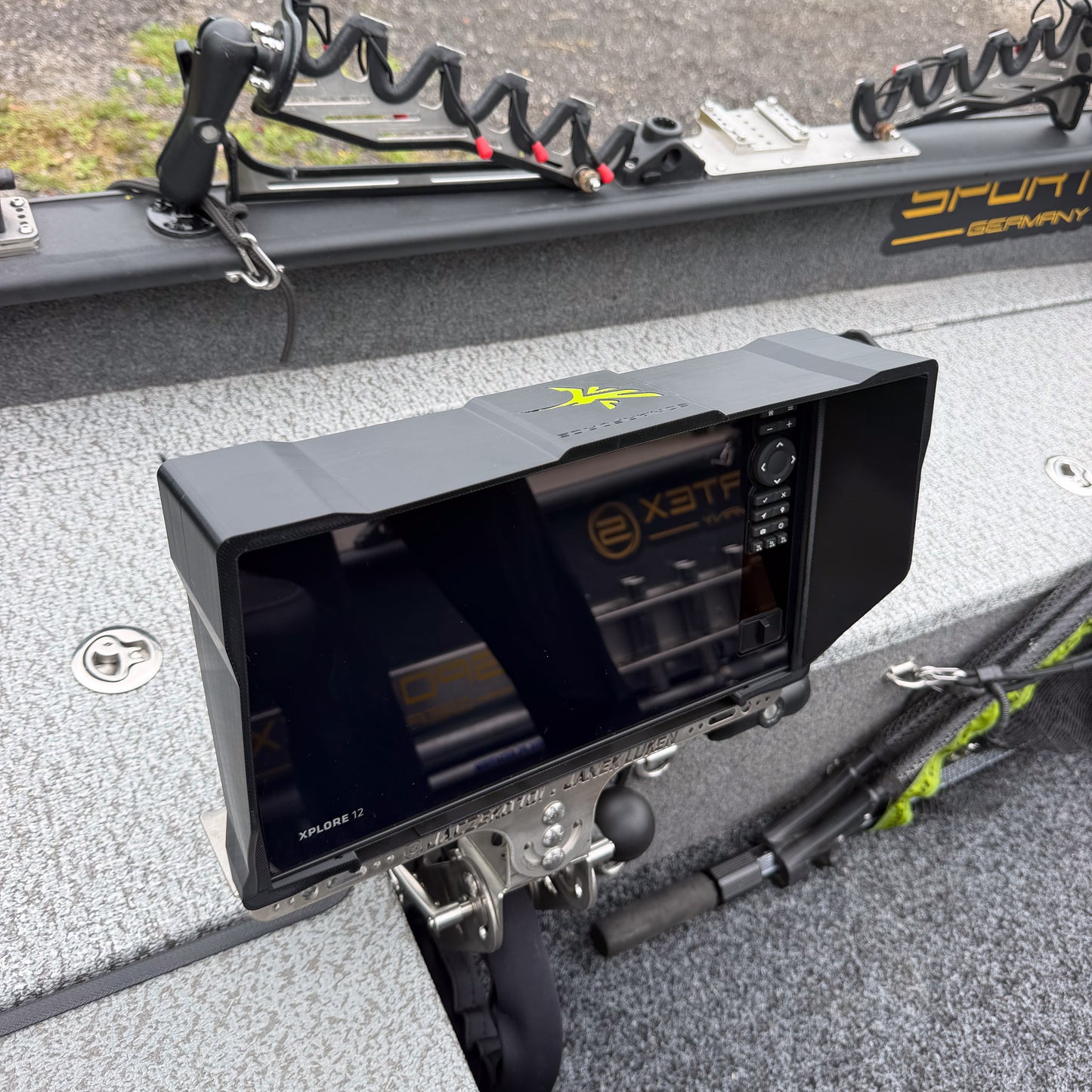 Sun Visor für das Humminbird Xplore Echolot, Detailaufnahme von oben links