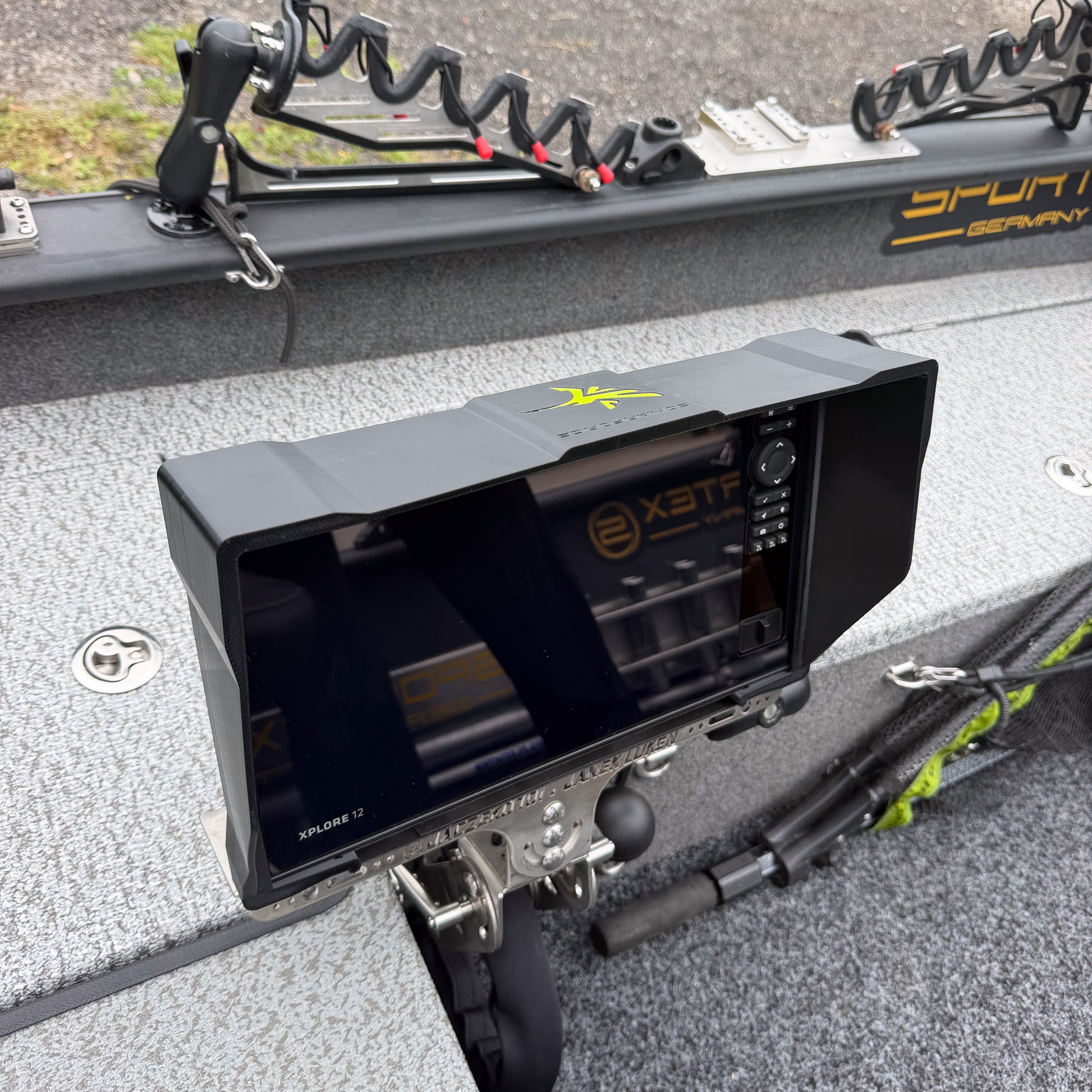 Sun Visor für das Humminbird Xplore Echolot, Detailaufnahme von oben links