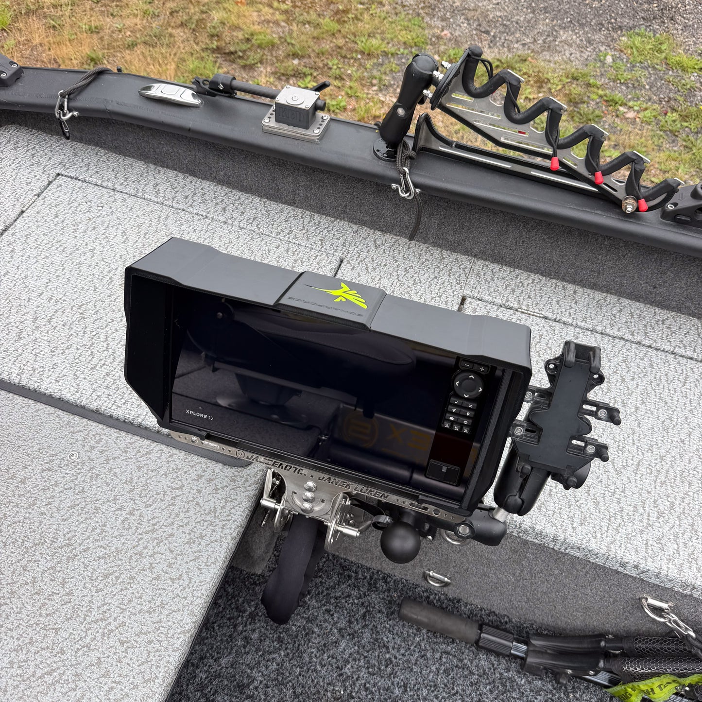 Sun Visor Sonnenblende für das Humminbird Xplore Echolot, Detailaufnahme