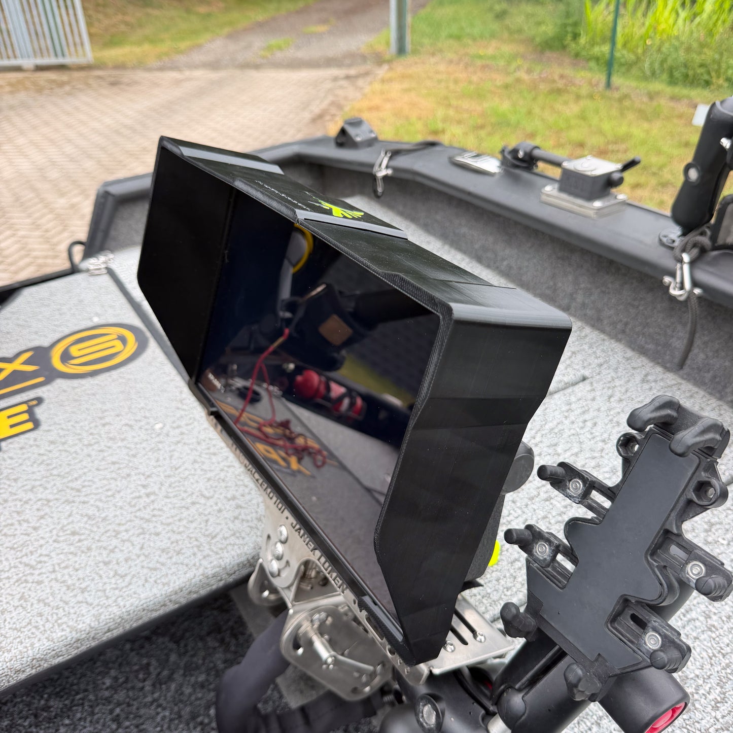 Sun Visor Sonnenblende für das Humminbird Xplore Echolot, Detailaufnahme Seite rechts