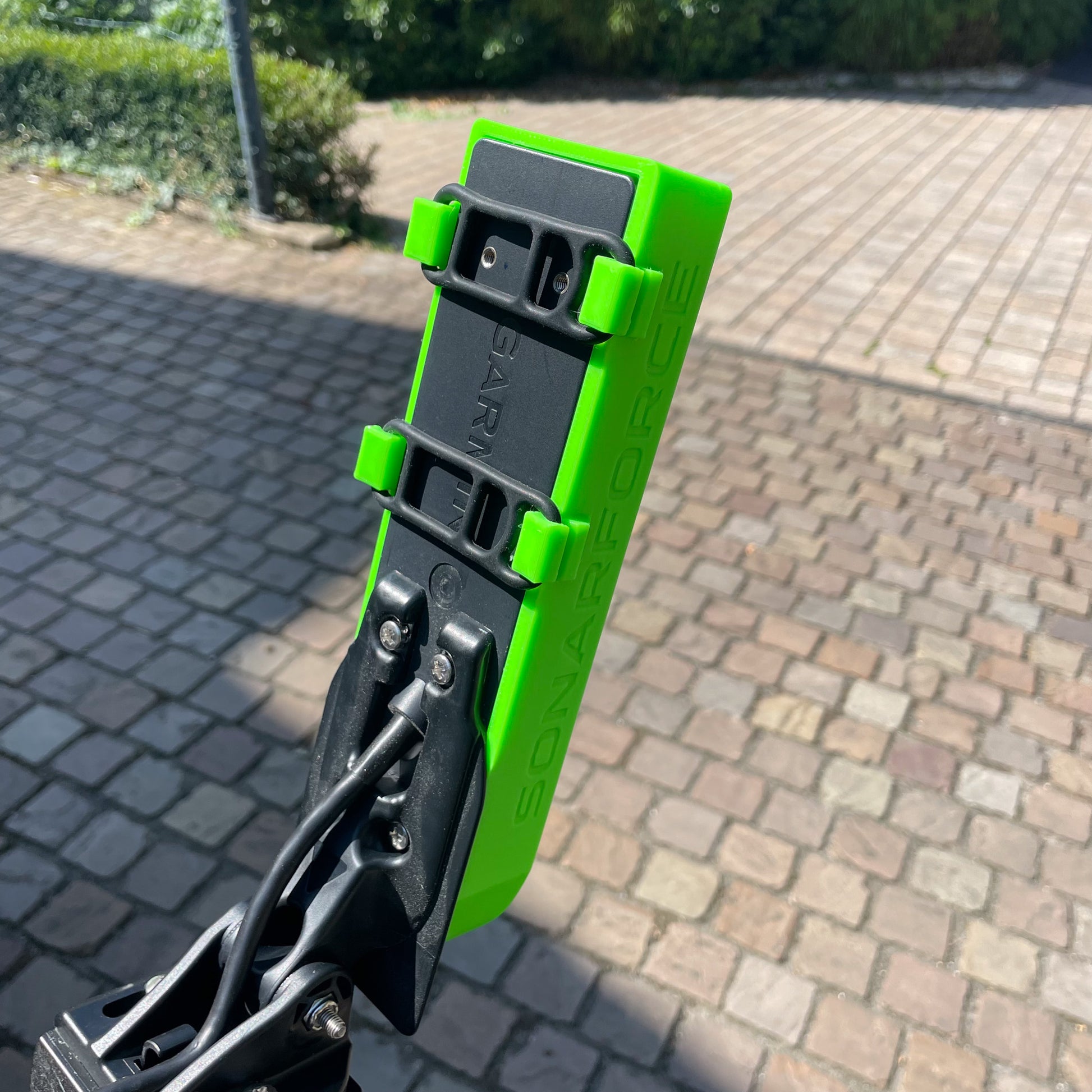 Detailaufnahme von der SonarForce Geberschutzhülle für den Garmin GT56-UHD, Ansicht von oben
