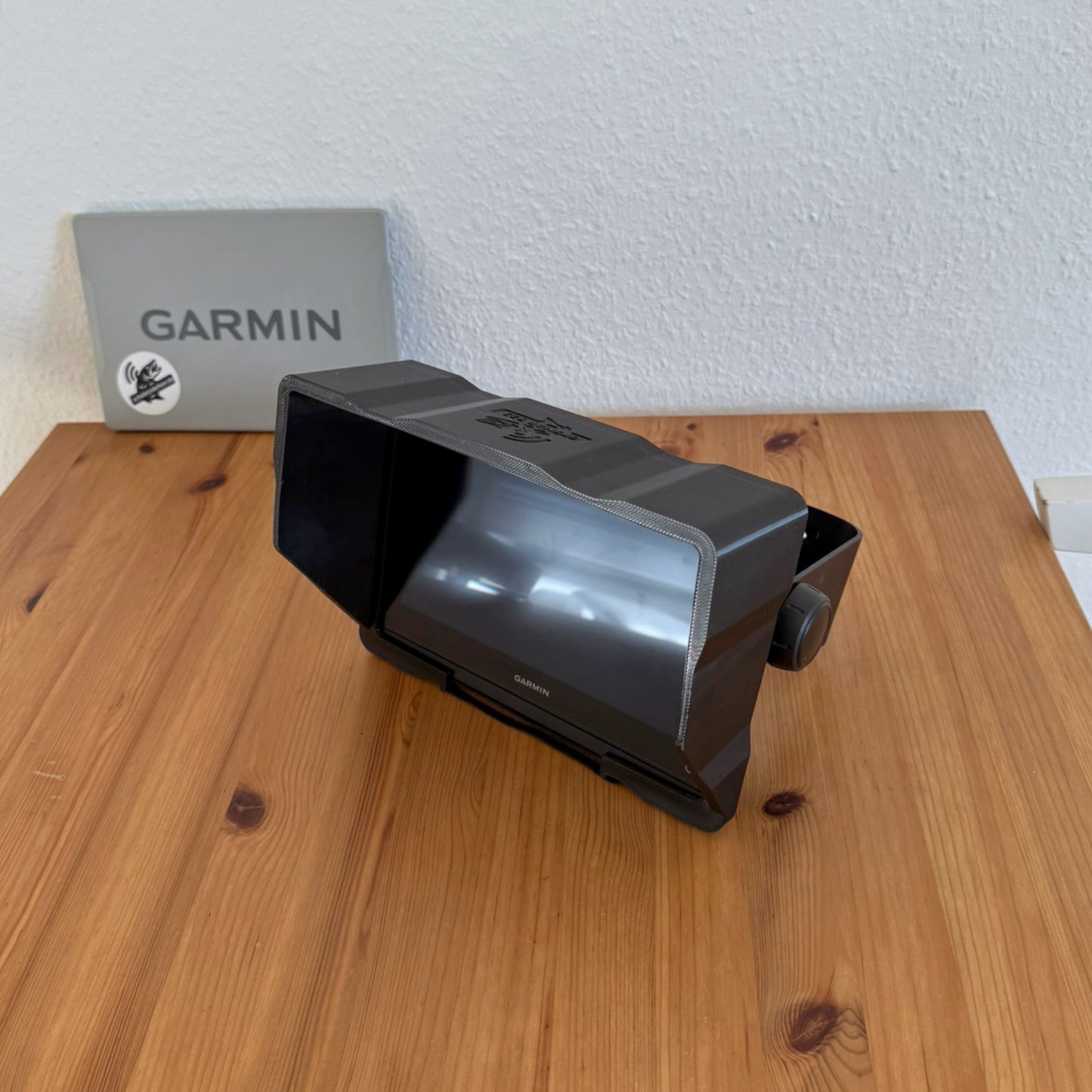 SonarForce Sun Visor für Garmin GPSMAP Frontal-Schräge Ansicht