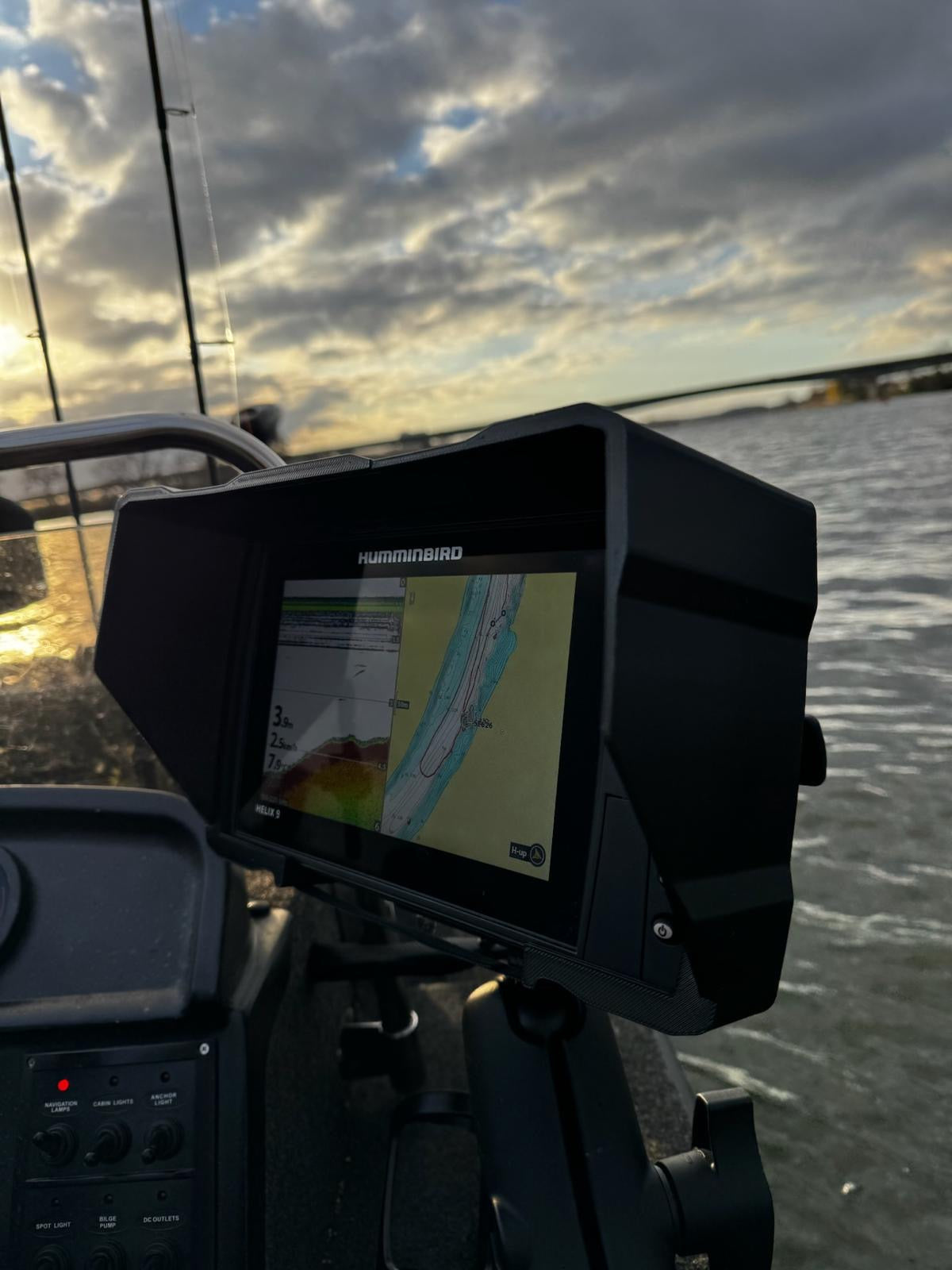 Sun Visor für Humminbird Helix in schwarz Seitenaufnahme rechts